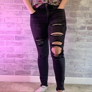 Black ripped AEO skinny jeans.